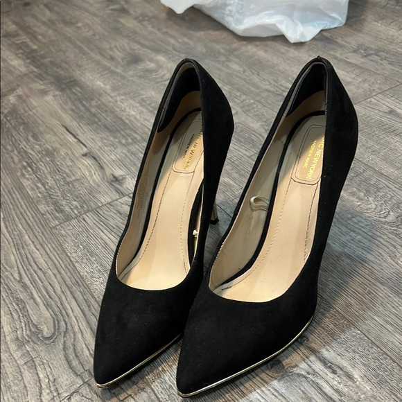 Marc New York Black Suede Heels Timeless Design - Picture 1 of 4
